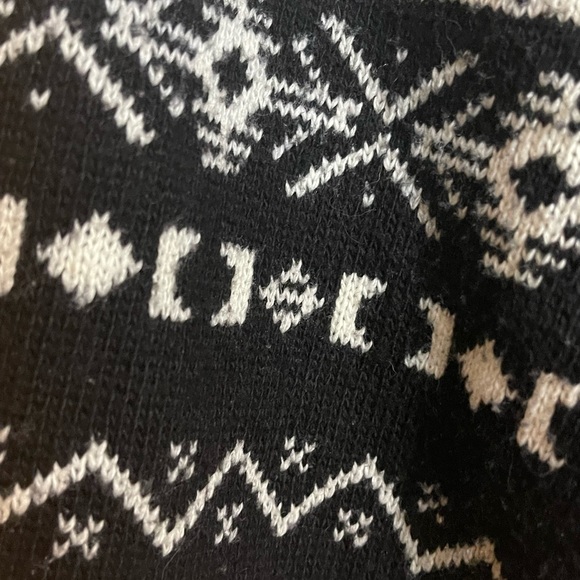 Black and white printed sweater. Brand Jon & Anna - Picture 2 of 3